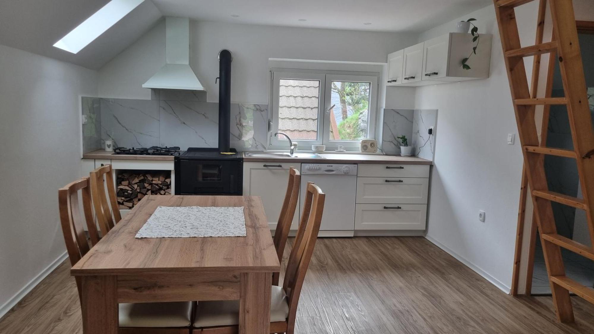 Apartment Apartma Pod Orehom Slap ob Idrijci